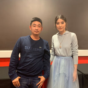 陳慧琳與經(jīng)紀(jì)人李志合影 陳慧琳與經(jīng)紀(jì)人李志合影